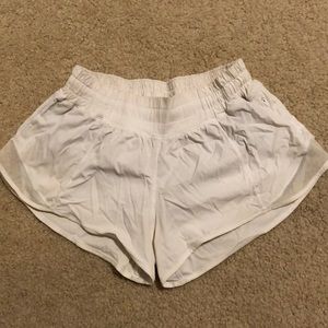 Lululemon hotty hot shorts 2.5”